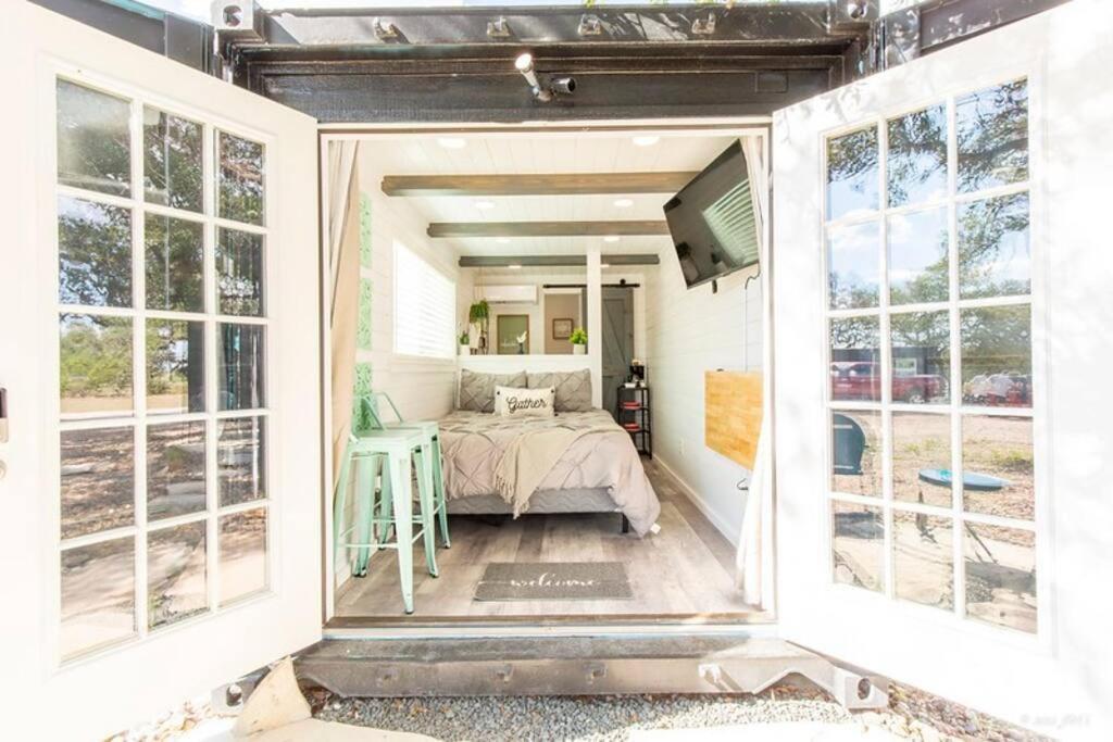The Container Retreat @ 290 Wine Trail #10 Welcome Friends! Hye Екстериор снимка