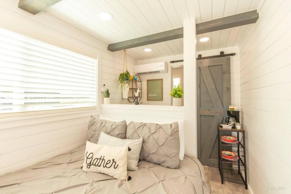 The Container Retreat @ 290 Wine Trail #10 Welcome Friends! Hye Екстериор снимка